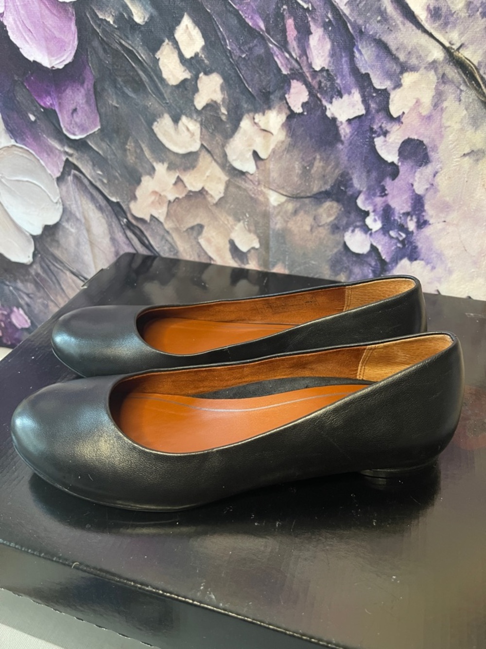 Vionic Ballet Flat Hannah in Black with Brown Lining - Picture 7 of 9